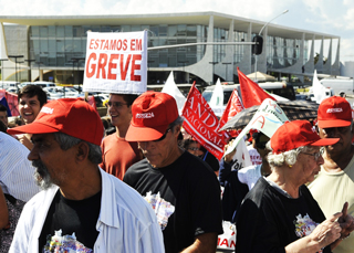 {B091346A-A043-45E4-8D03-BF7CD132833A}_marcha_servidores_brasilia_int